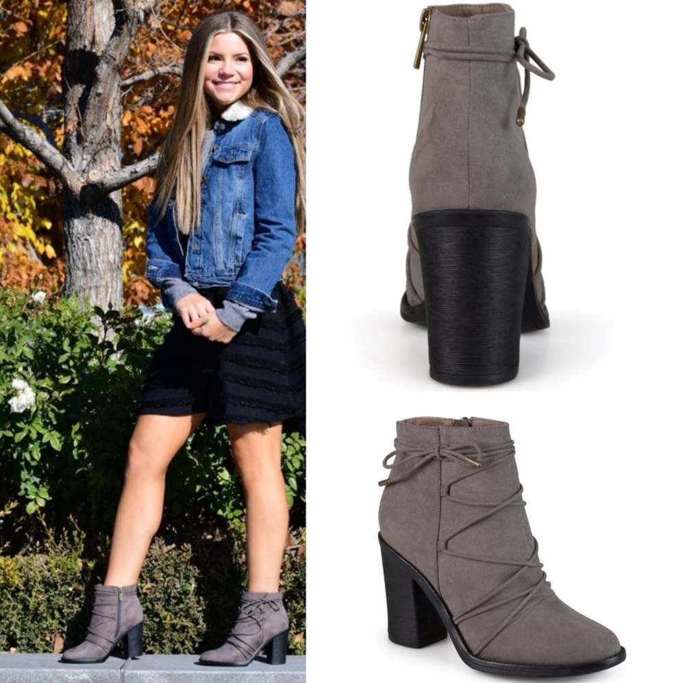 NWOT Women's High Heeled Round Toe Chunky Heel Booties